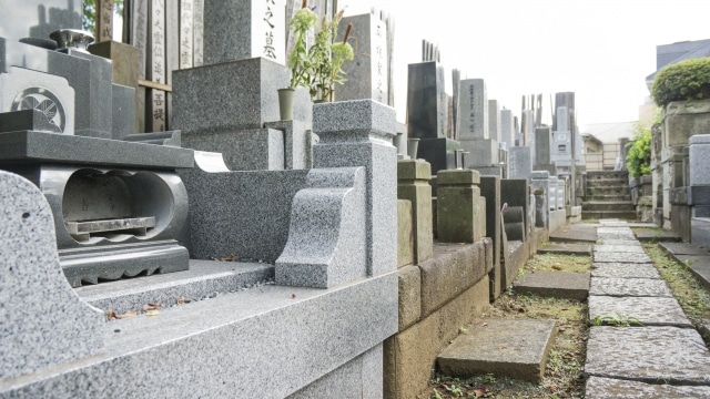 故人のお墓を自分で探す